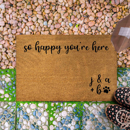 Personalized Welcome Doormat with Family and Dog / Cat Pet Name, Custom monogram last name Outdoor Doormat, Housewarming Gift, House Decor