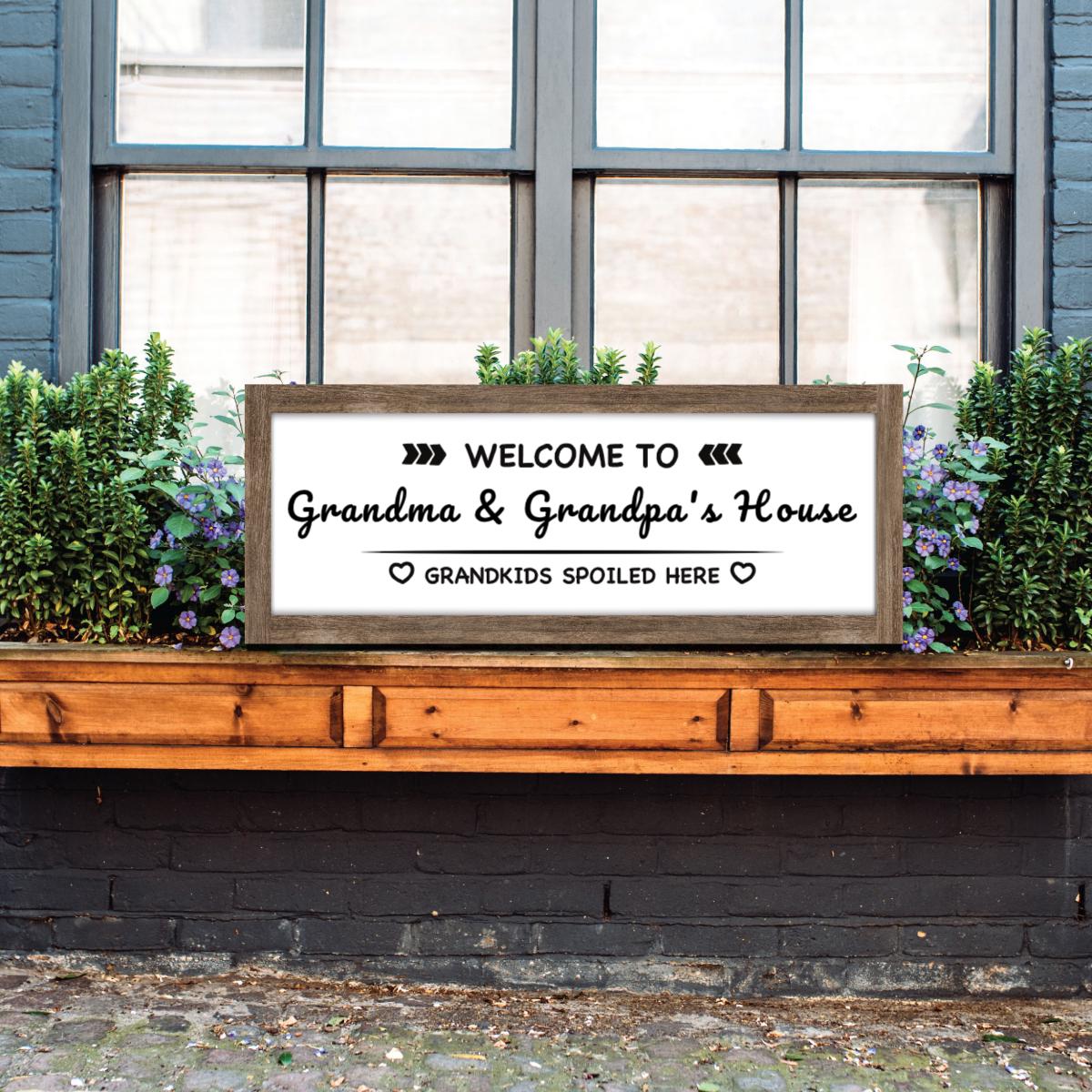 Personalized Grandma Grandpa House Sign, Custom Grandkids Names House Welcome Sign Wood Decor for Grandparents, Papa, Nana, Grammy Gift